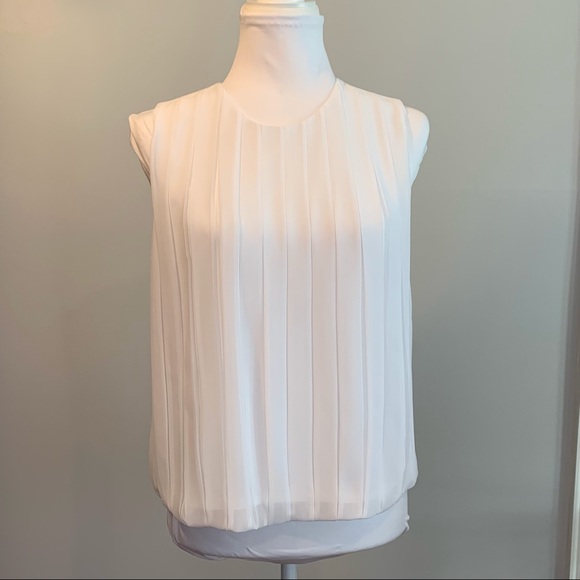 Calvin Klein sleeveless blouse.  Suit separate.  Pairs well with any suit. - Picture 2 of 5